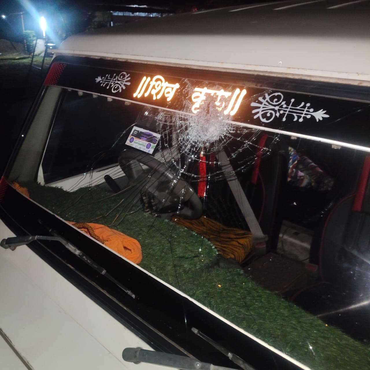 मेहकर-चिखली रोडवर महसूल विभागाच्या ताफ्यावर ‘दरोडेखोरांचा’ भीषण हल्ला!