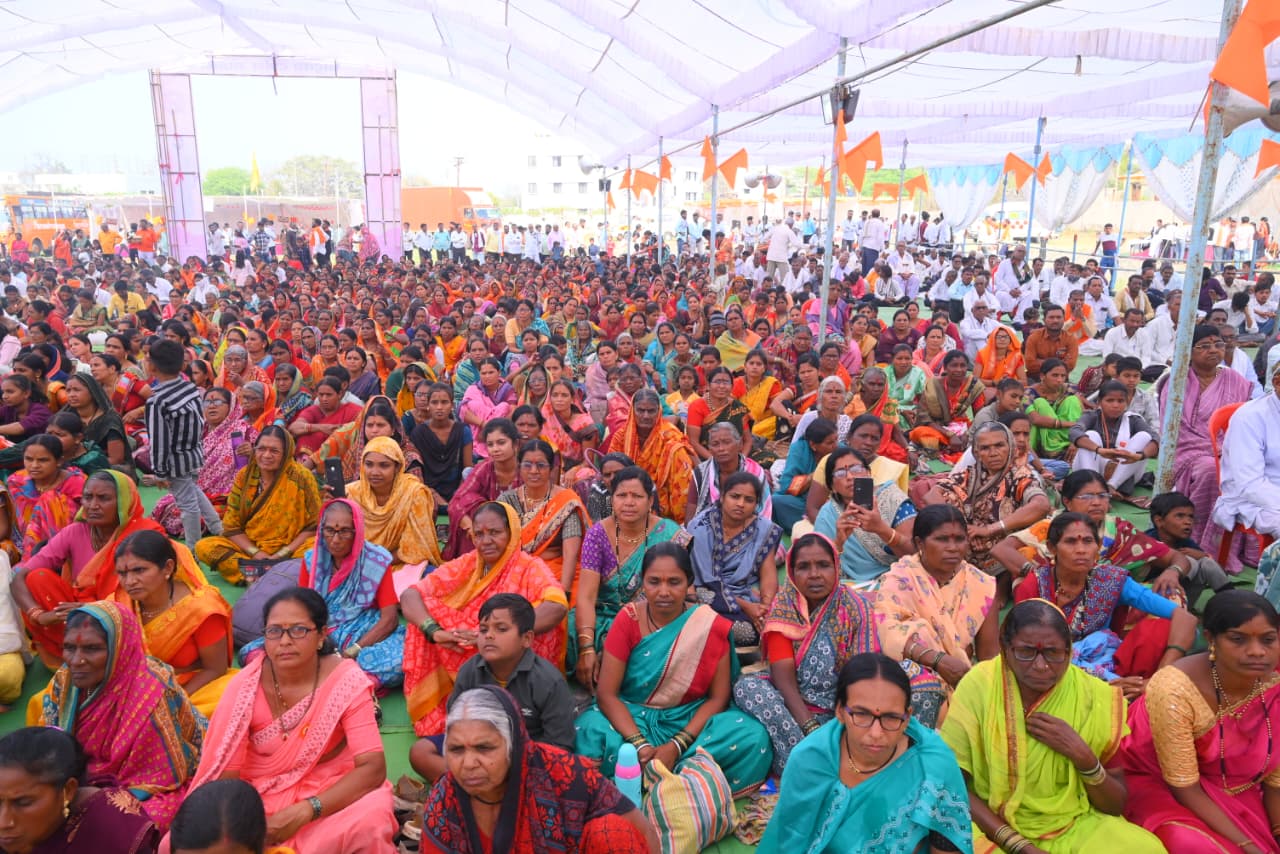 महागाव नगरीत जगद्गुरु रामानंदाचार्य नरेंद्राचार्यजी यांचा पादुका दर्शन सोहळा संपन्न.