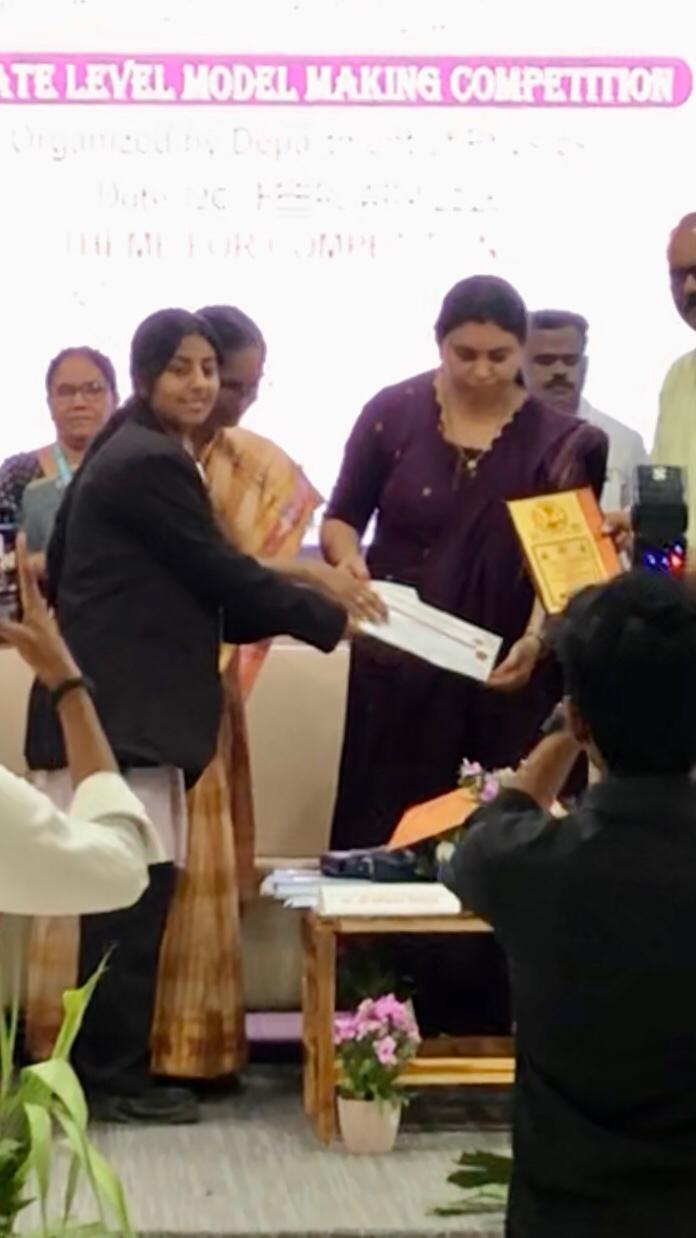 रिदा अबरार खान हिने राज्यस्तरीय विज्ञान स्पर्धेत मिळवले प्रथम पारितोषिक