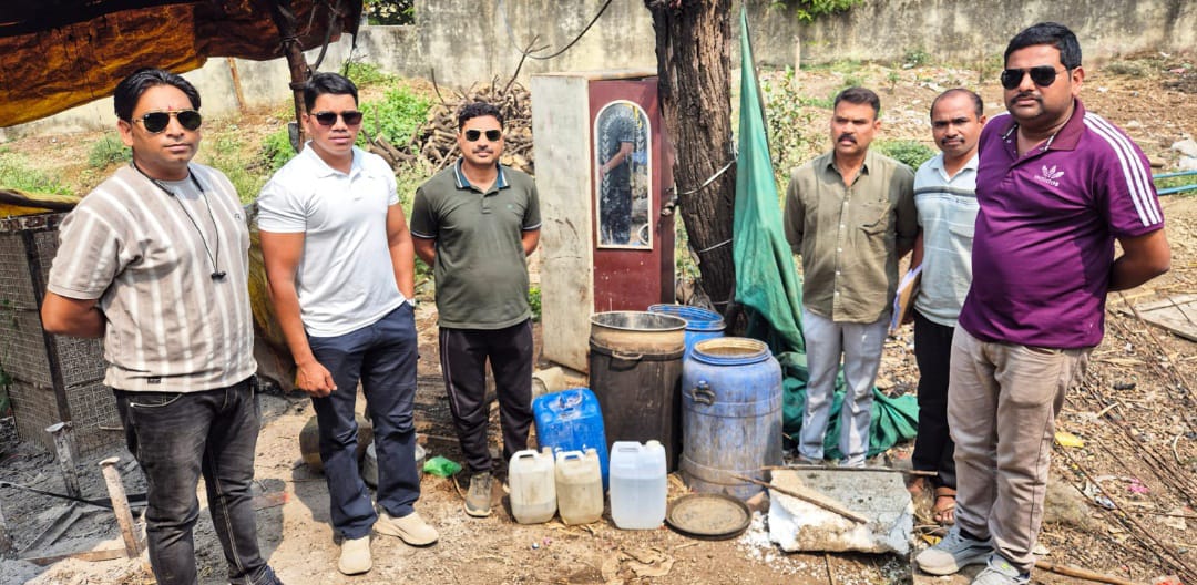 महागाव तालुक्यात करंजखेड फुलसावंगी येथे गावठी हातभट्टी दारूवर एलसीबी पथकाचे बुलडोझर