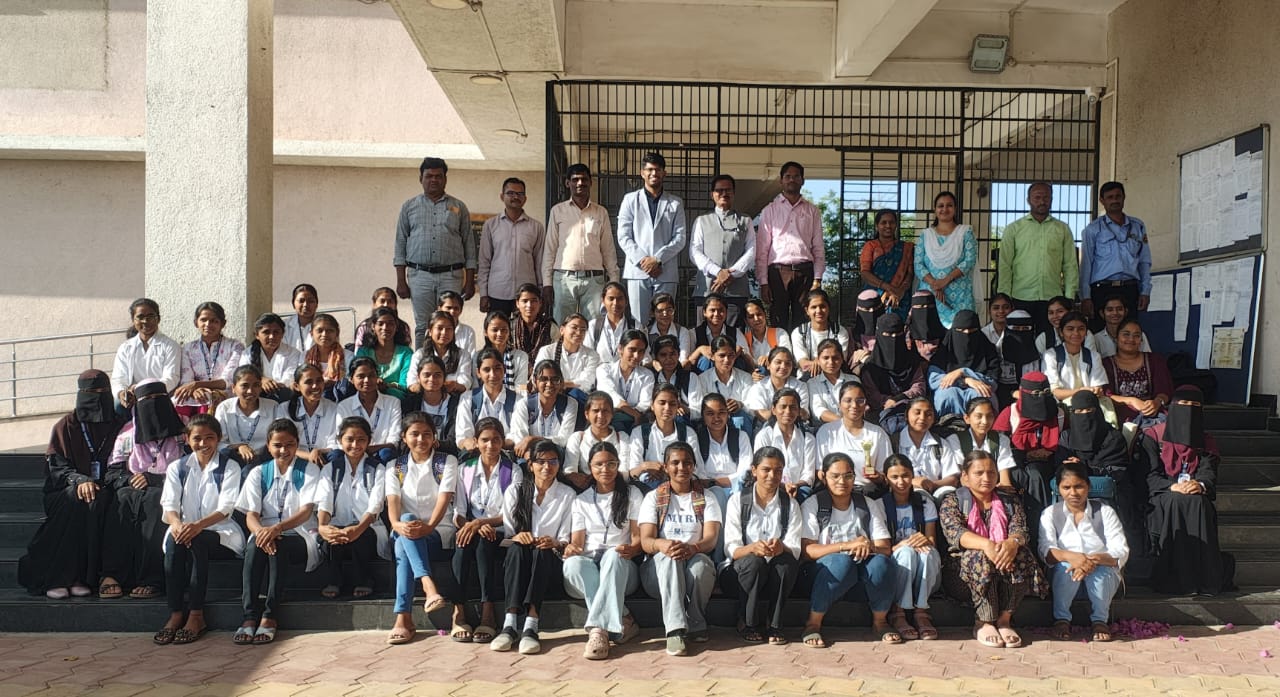 न्यू मॉडेल डिग्री कॉलेज, हिंगोली येथे “सॉफ्ट स्किल्स महिंद्रा प्राईड