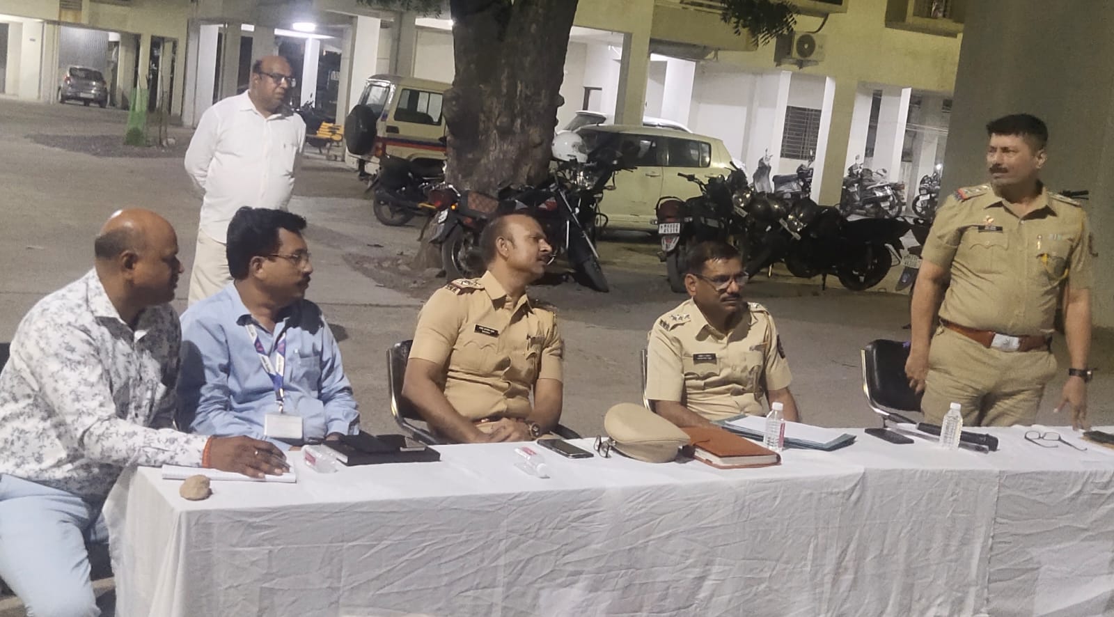 विविध जाती धर्माच्या नागरिकांनी मतभेद विसरून  सण उत्सव