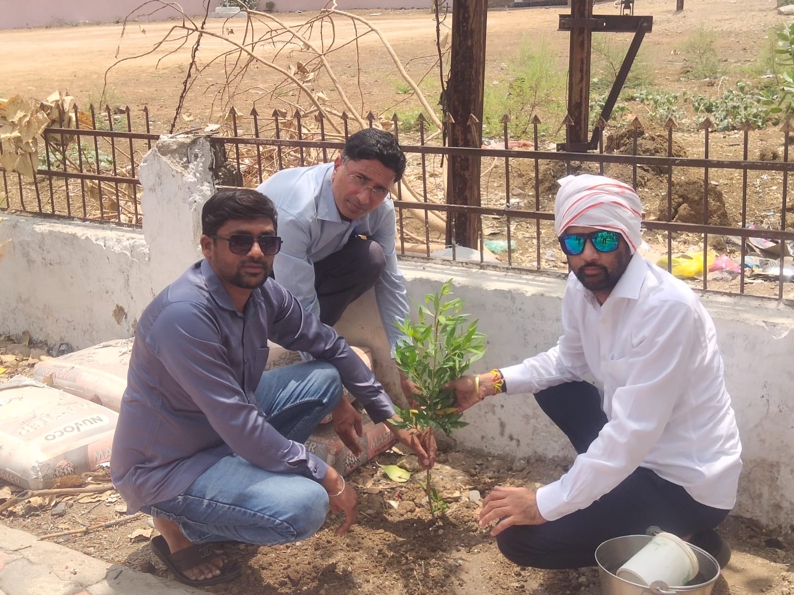 प्रदूषण मुक्त वातावरण निर्माण करण्यासाठी वृक्षारोपण गरजेचे—- सरपंच पंकज साबळे कामठी 