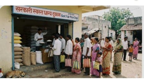 निकृष्ट धान्य वितरणाचा संताप; स्वस्त धान्य दुकानाच्या परवान्यावर कारवाईची मागणी