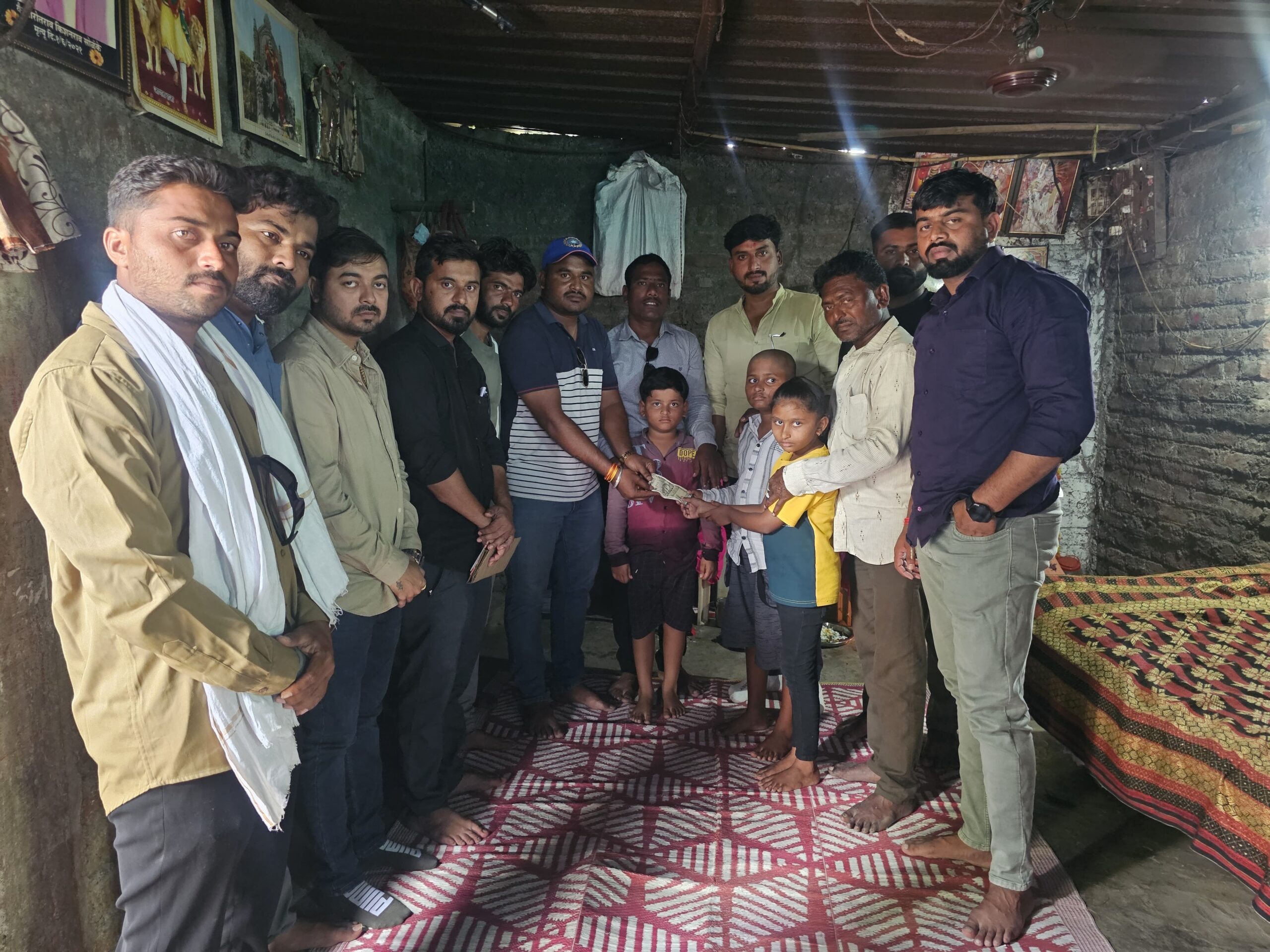 क्रिकेट परिवाराकडून दिवंगत जॉनी भाऊ अर्धापूरकर यांच्या कुटुंबाला २ लाख १५ हजारांची मदत
