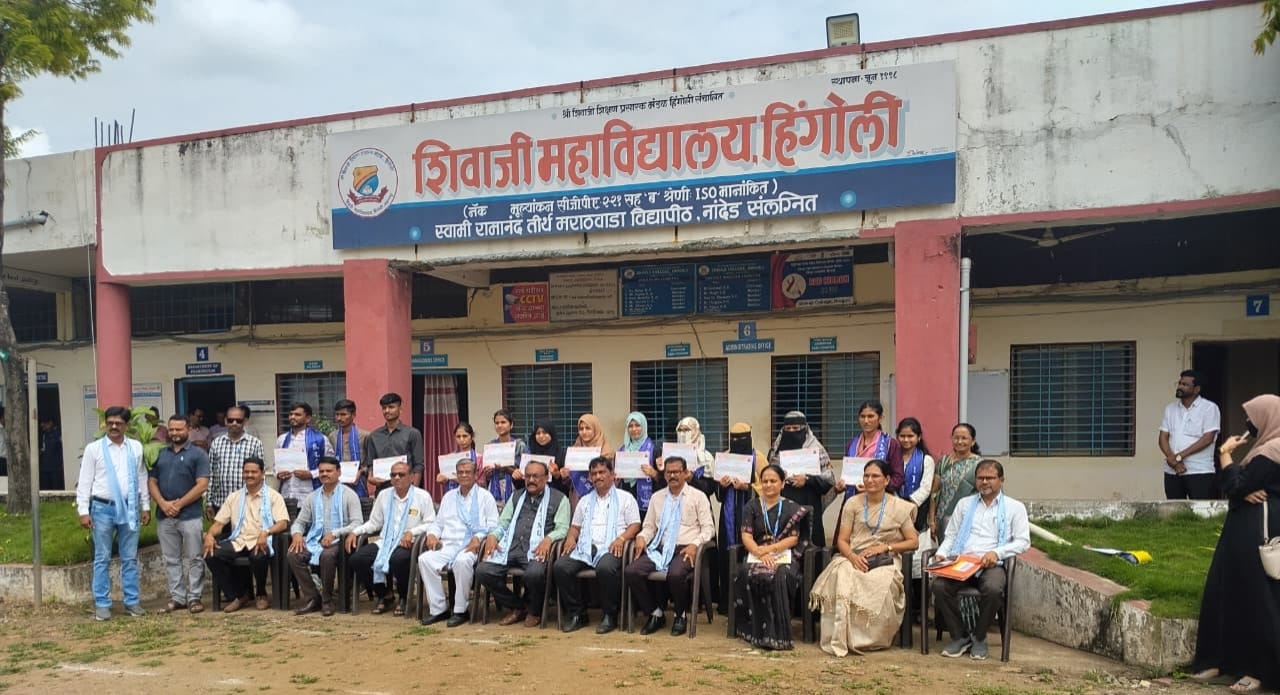 शिवाजी महाविद्यालयात पदवीदान कार्यक्रम संपन्न