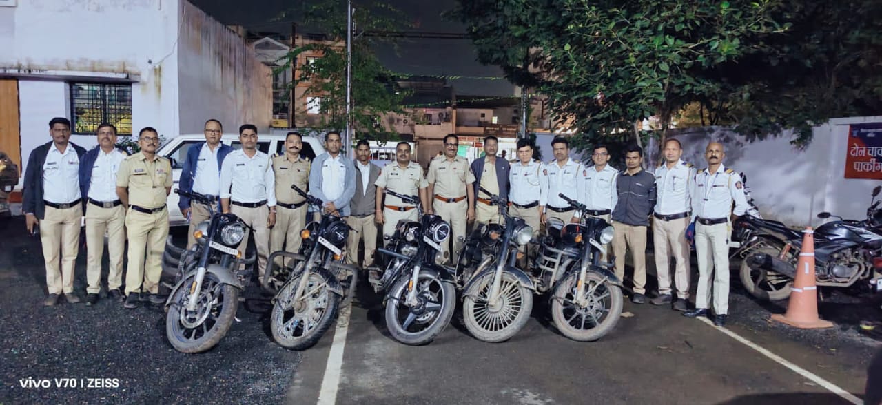 मॉडिफाई सायलेंसर लावणा-यांवर पोलीसांची कारवाई;५ दुचाकी वाहतूक शाखेत जप्त  